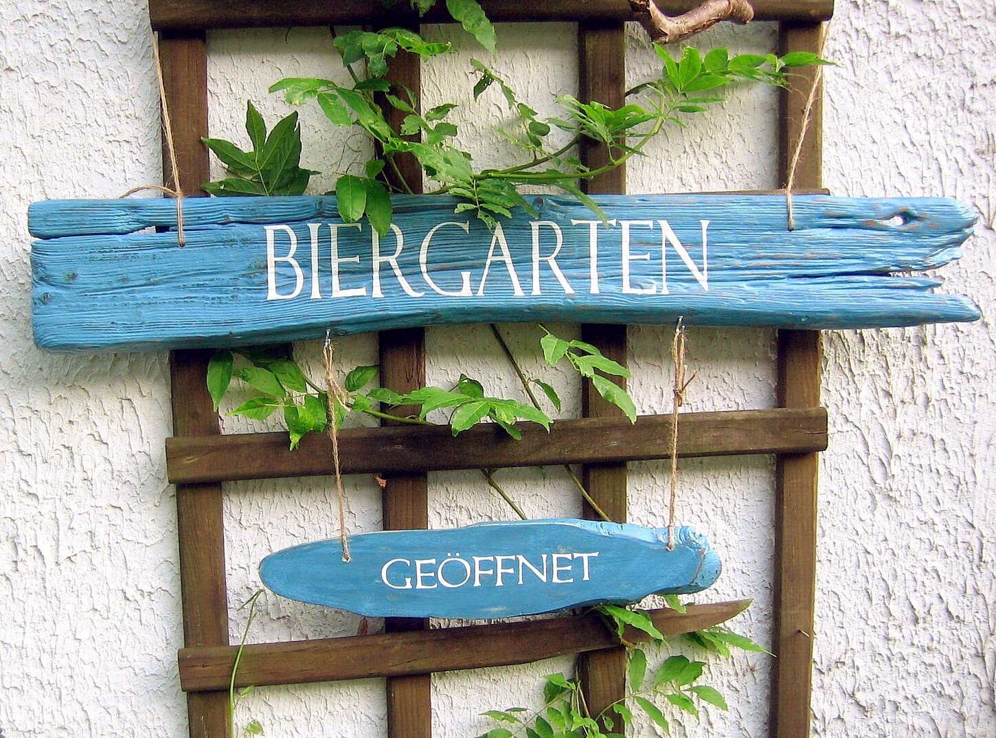 Schild Biergarten geffnet