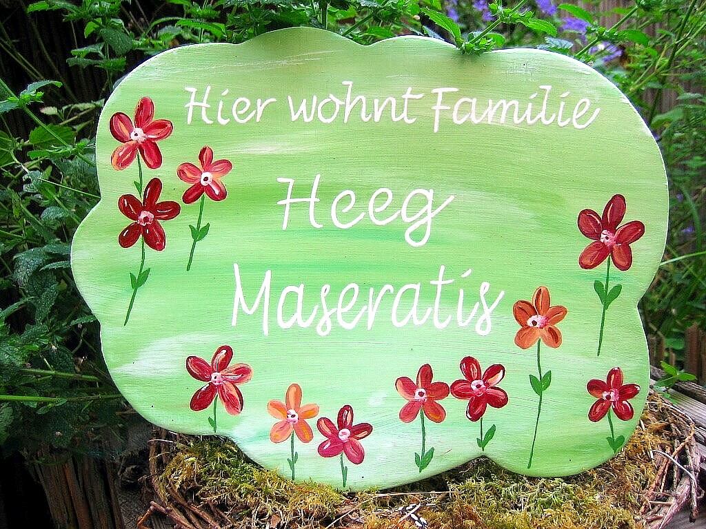 Trschild hier wohnt Familie