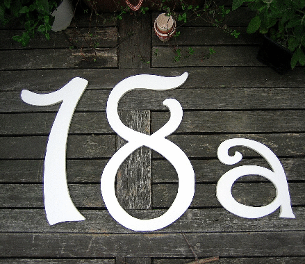 Hausnummer. die unbersehbare Groe 18a